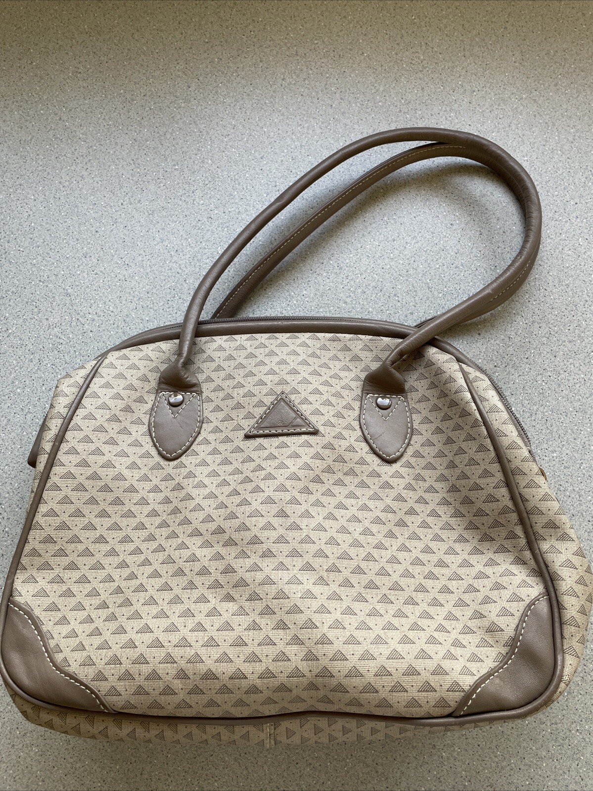 Liz Claiborne Purse Handbag Beige Triangle Logo Leather Bag Vintage Circa 1984