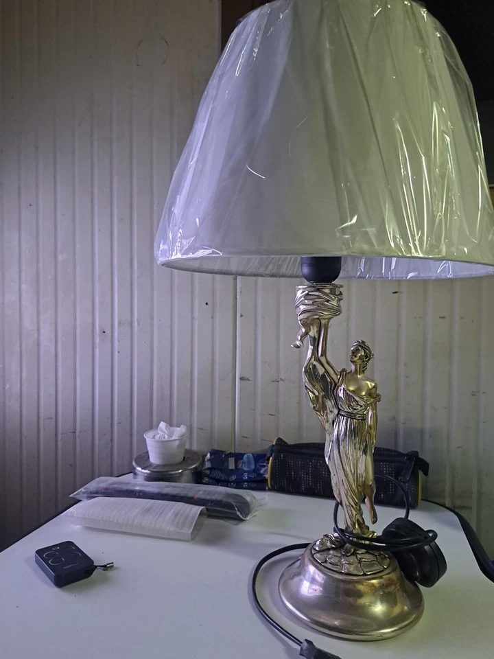 Lampada da comodino camera da letto - Immagine 3 di 4