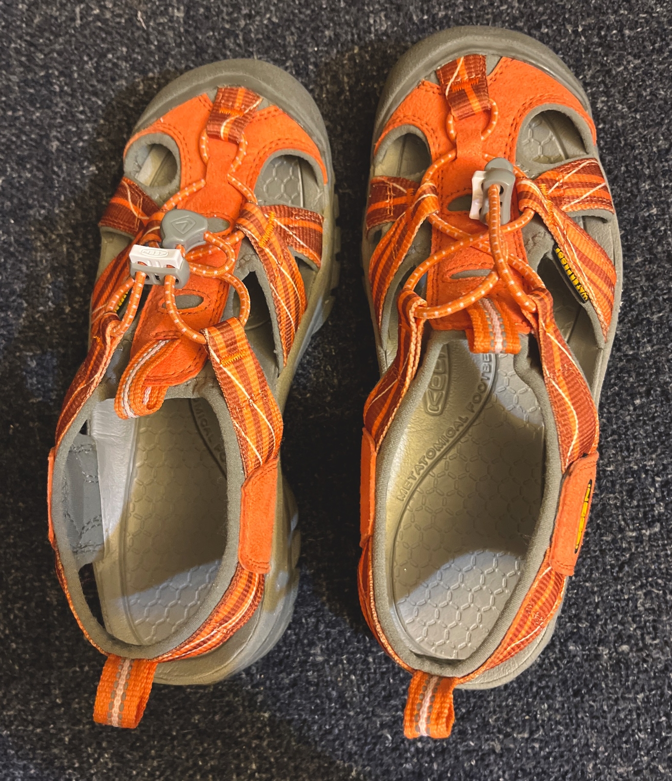 KEEN Sandali arancioni da donna impermeabili taglia 7 plantare metamatomici escursioni all'aperto