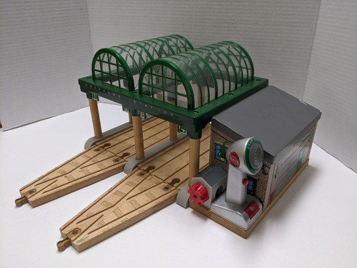 Thomas Wooden Railway Deluxe Knapford 