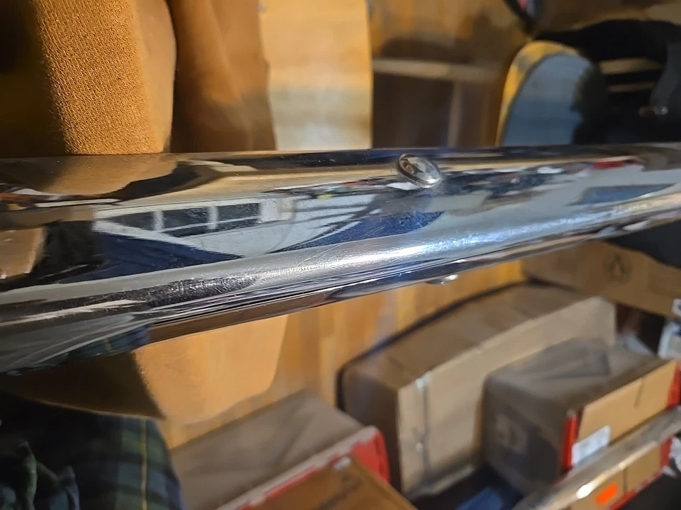 Parachoques trasero Chevy Camaro 1967-1968 original GM CON luz y algunos soportes  Foto 3 de 4