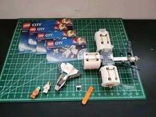 LEGO City Lunar Space Station (60227) with Minifigures - 99%