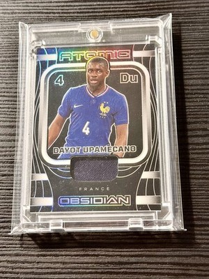 Dayot Upamecano Atomic Patch /199 Frankreich - Panini Obsidian 2023/24