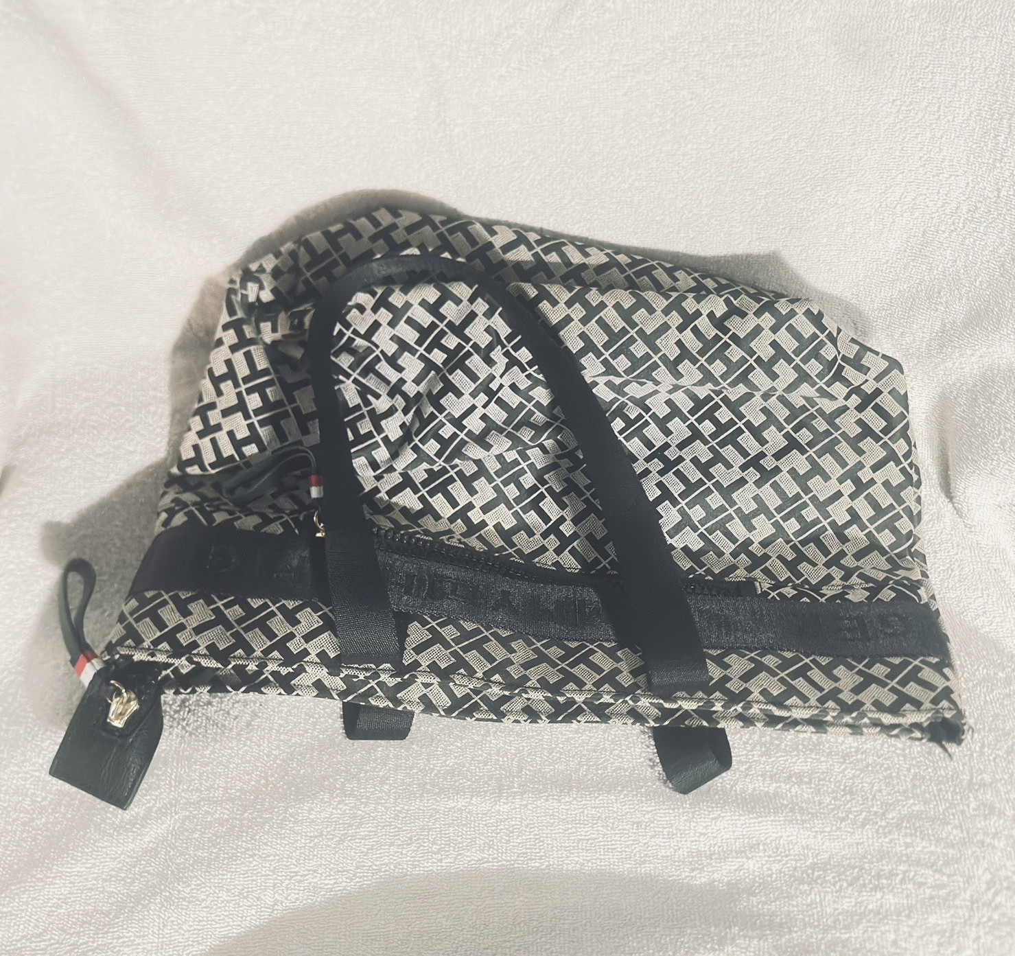Women’s Black/White Geometric Large Tote Zip Closure Inner Pockets Pouch Gold