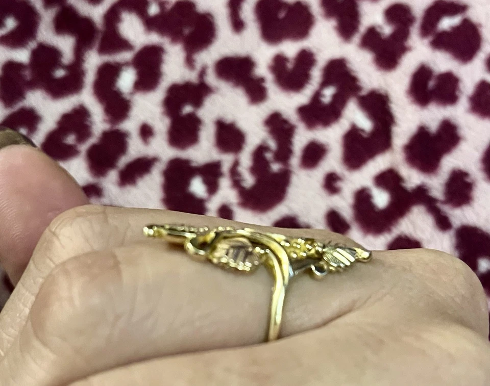 Anillo de Oro CCO Black Hills Oro 10k Talla 8.5 Navette Marquesa Norh Escudo Sur Foto 4 de 4