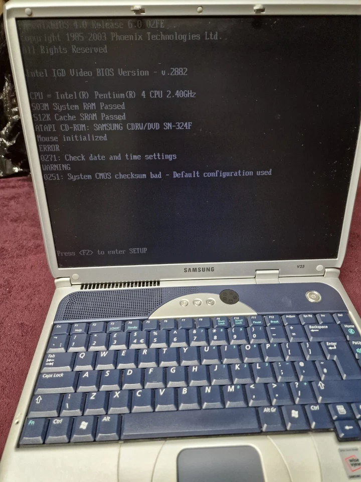 Vintage Samsung V25 Laptop Pentium 4, 2.40GHz bios tested only no hdd read descr - Image 2 of 4