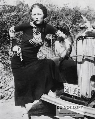 BONNIE PARKER LEGENDARY AMERICAN CRIMINAL ''BONNIE & CLYDE'' - 8X10 PHOTO (MW-218)
