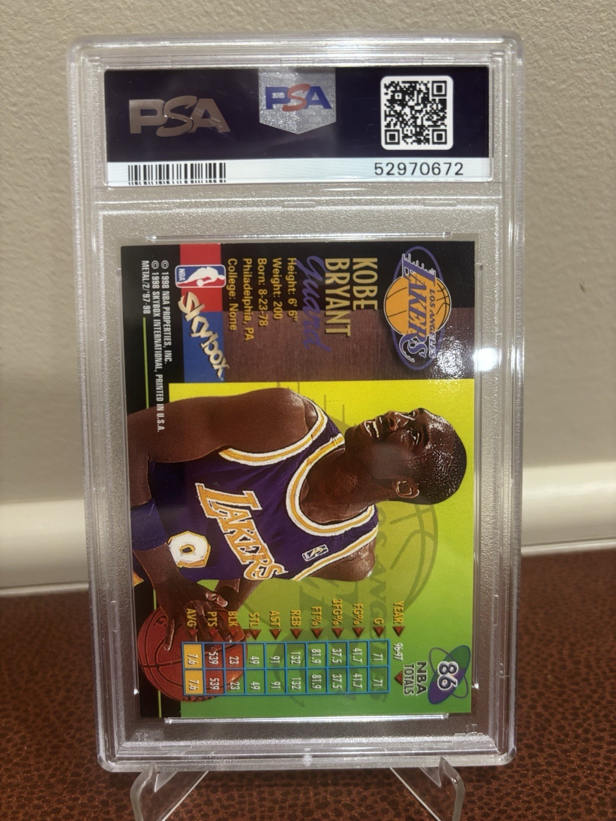 1997 Skybox Metal Universe Kobe Bryant Championship Lakers Rookie #86 PSA 8 view 2