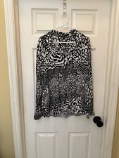 Blusa Zara XL bianca nera stampata con bottoni manica lunga