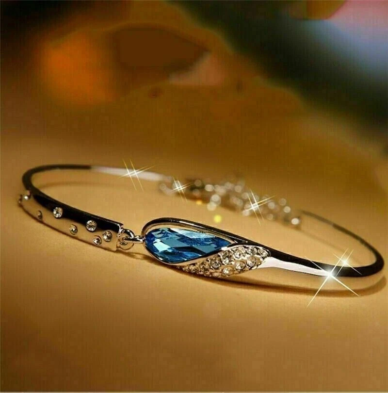 Brazalete Brazalete Topacio Azul Simulado Corte Pera 4Ct Chapado en Oro Blanco 14K Foto 3 de 3