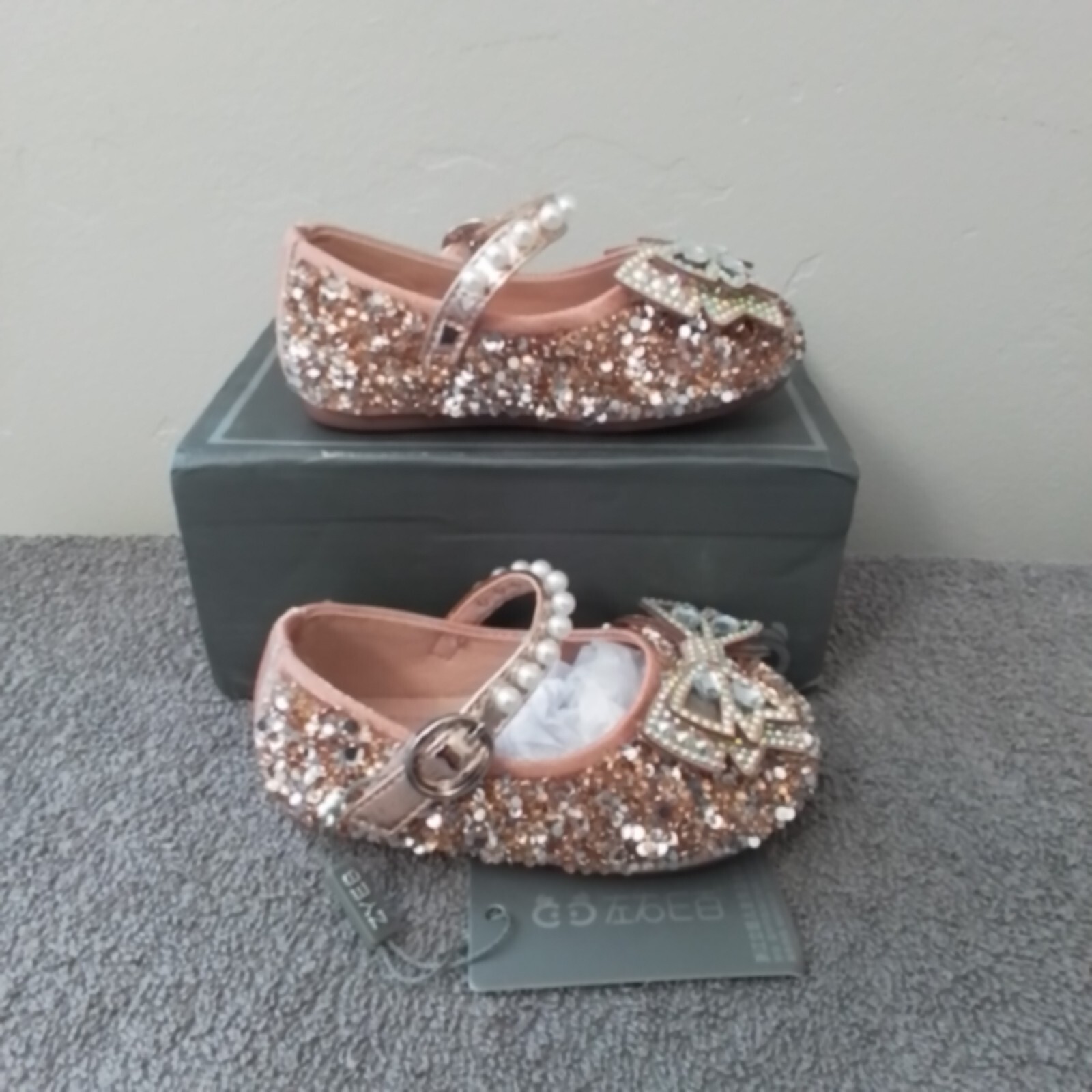 Size 3 Zuo You E Bai Rhinestone and Pearls Bow Sparkly Pink Toddler Shoes