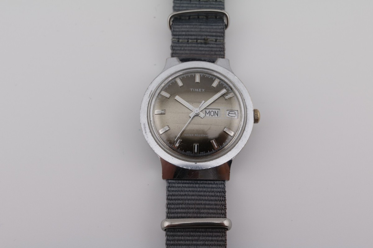 Vintage Timex Day-Date Men\'s Wristwatch Silver Tone Black Dial Mechanical Watch Timex main image 2