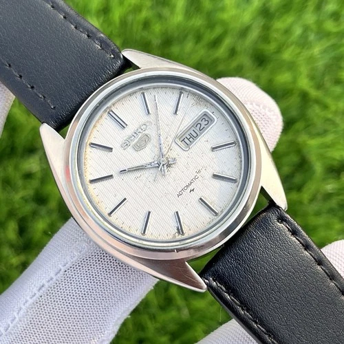 Vintage Seiko 5 Linen Dial Automatic Japan Made Men’s Watch Cal 7009
