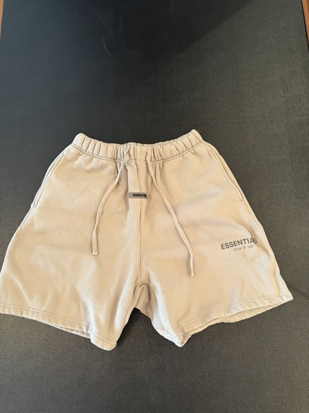 essentials fear of god shorts, khaki