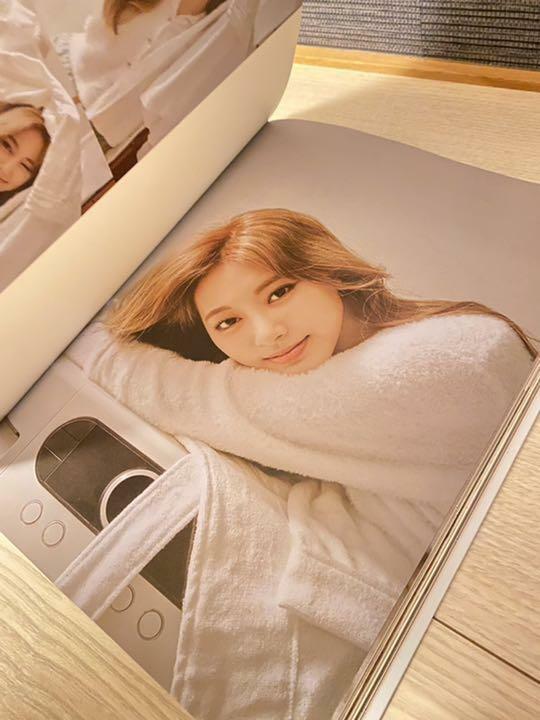 アート・デザイン・音楽 TWICE Yes, I am Tzuyu (Blue ver.) TWICE TZUYU 1st Photobook Yes, I am Tzuyu. Blue ver