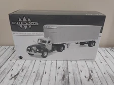 First Gear Roadway Express 1949 KB-10 International Tractor 30' Trailer 1/34 