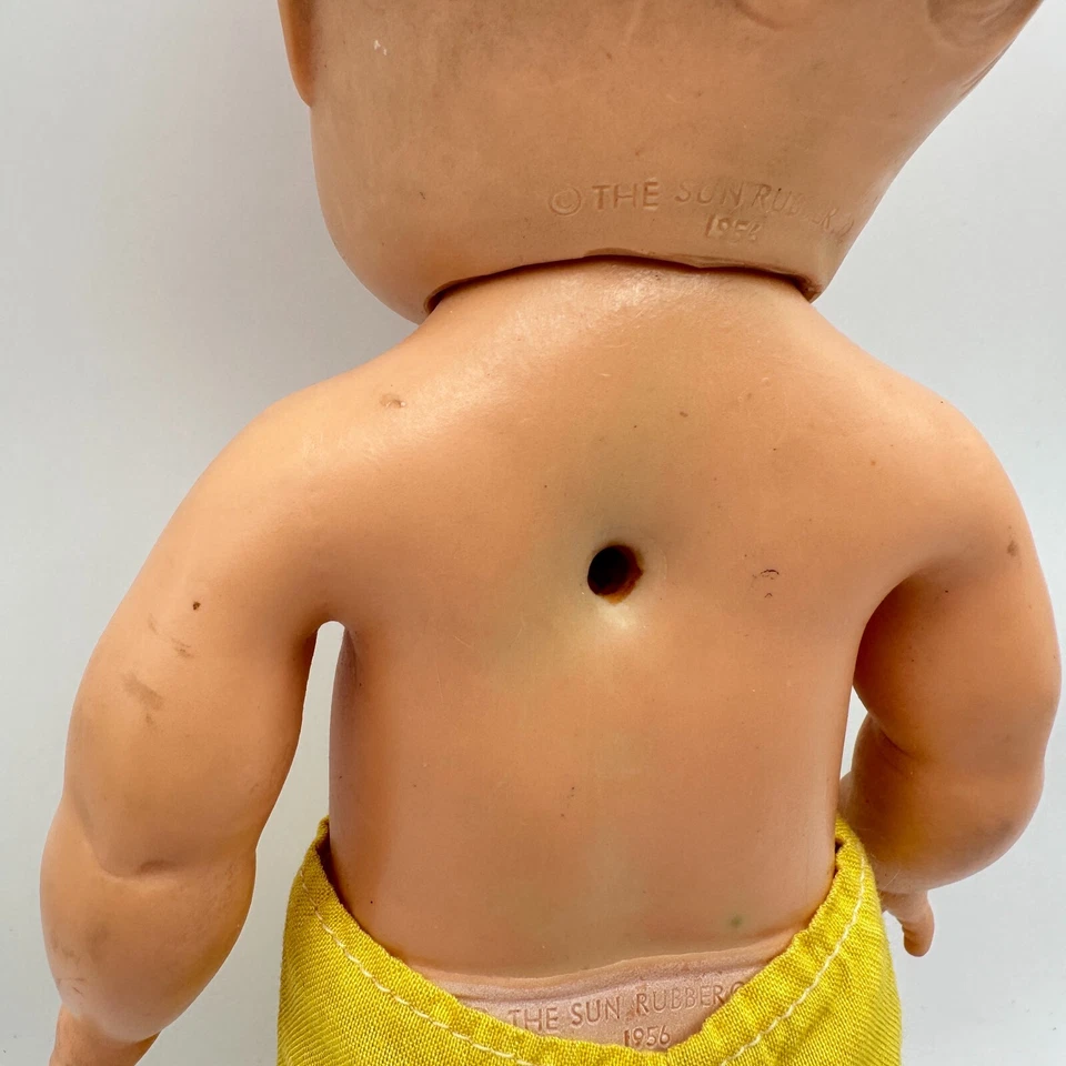 Pantalones amarillos vintage 1956 The Sun Rubber Co. muñeca bebé coleccionable 10" pulgadas Foto 4 de 4