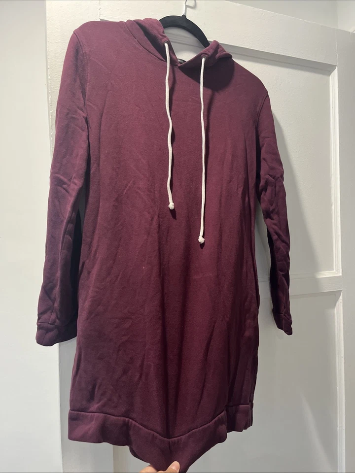 Burgundy Long Hoodie Size Small With Pockets   — 第 3/4 张图片
