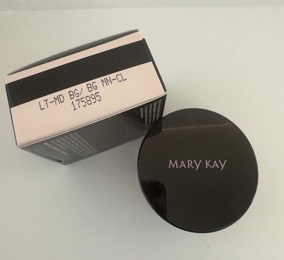 Light Medium Beige Silky Setting Powder New in Box. BK26 MARYKAY - Image 3 of 3
