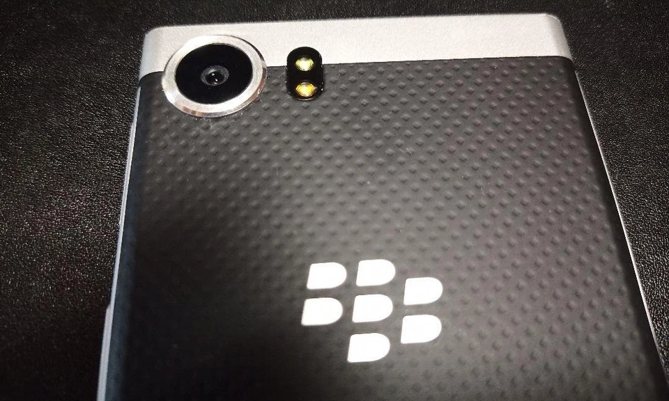 [Usado] BlackBerry KEYone BBB100-6 Plateado 64GB 4GB RAM SIM Libre Desbloqueado Android Foto 4 de 4