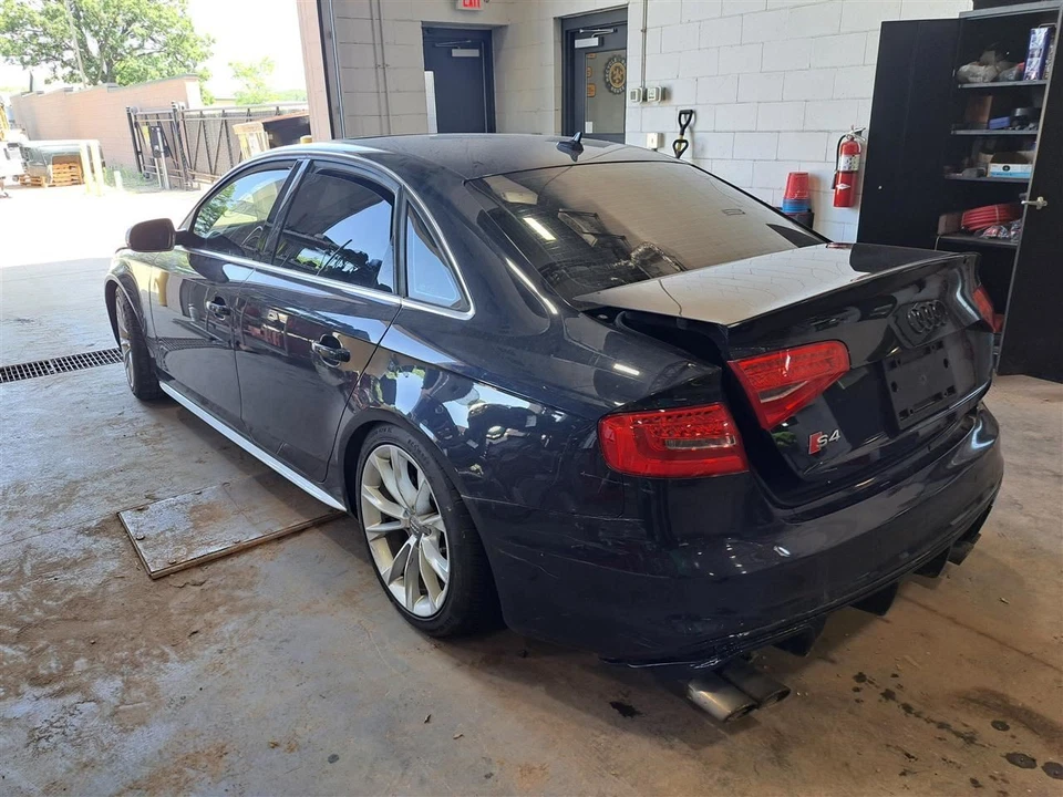 Lámpara trasera izquierda lado conductor 2014 S4 Audi Sku#4168360 Foto 3 de 4