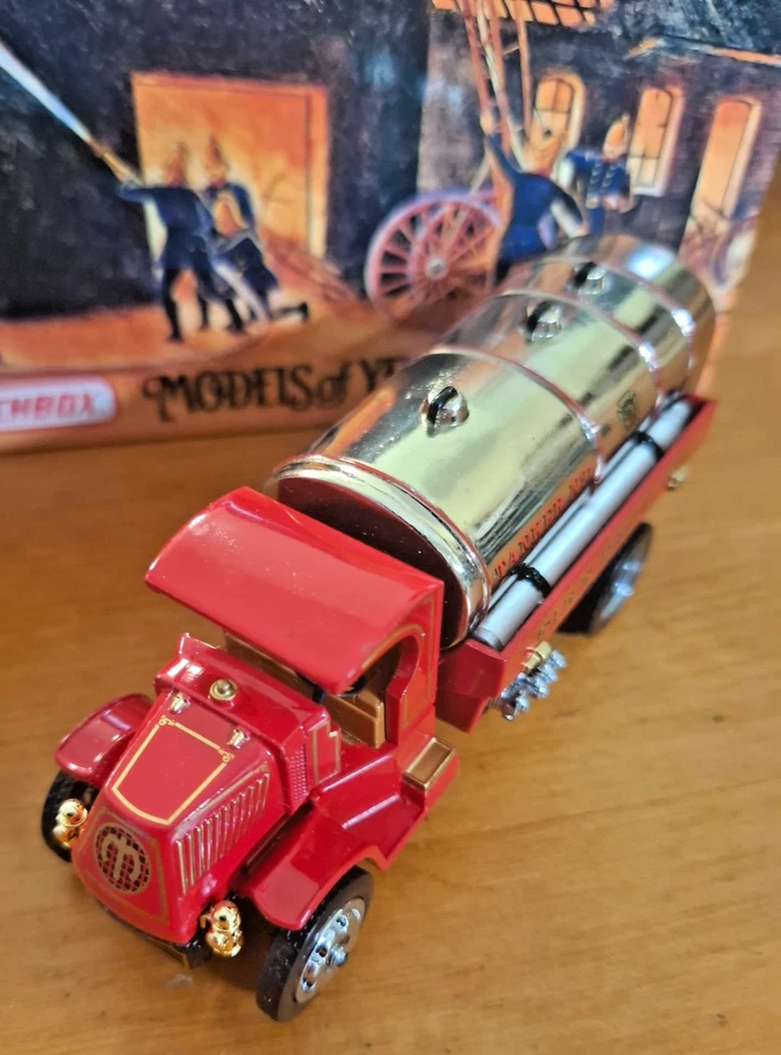 Matchbox Modell YFE11 - 1923 Mack AC Water Tanker OVP - Bild 2 von 4