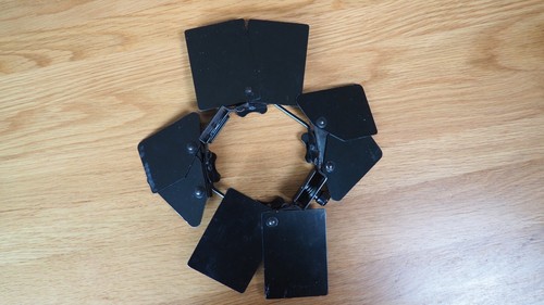 Lowel Pro-light Focusing Flood Light w/ Gel Frame, Barndoors, Dimmer, and Bulbs - Picture 17 of 23