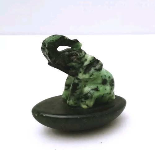 Elefante zoisita verde tallado tallado base de piedra negra piedra preciosa 2" tronco - Imagen 3 de 10
