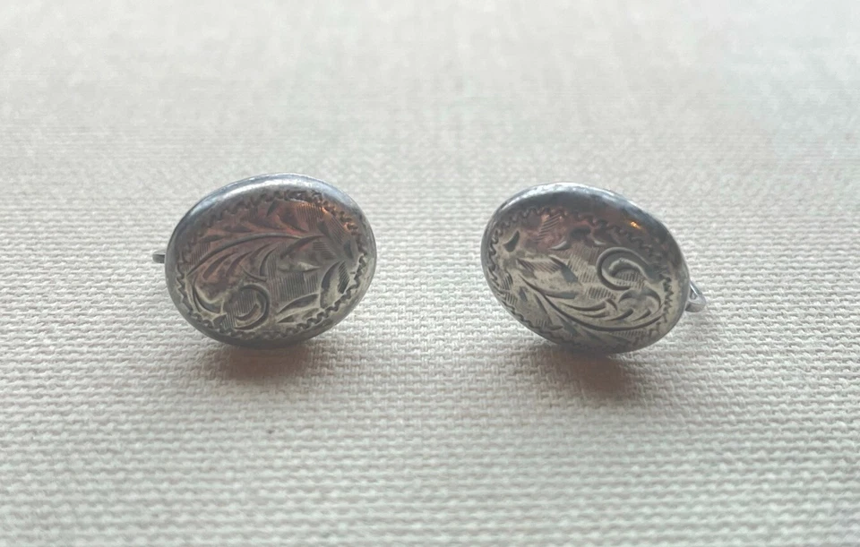 Antiguo Pendientes Botón Grabado Hoja Pluma Retro Ovalado Esterlina Tornillo Trasero 5/8" Foto 2 de 4