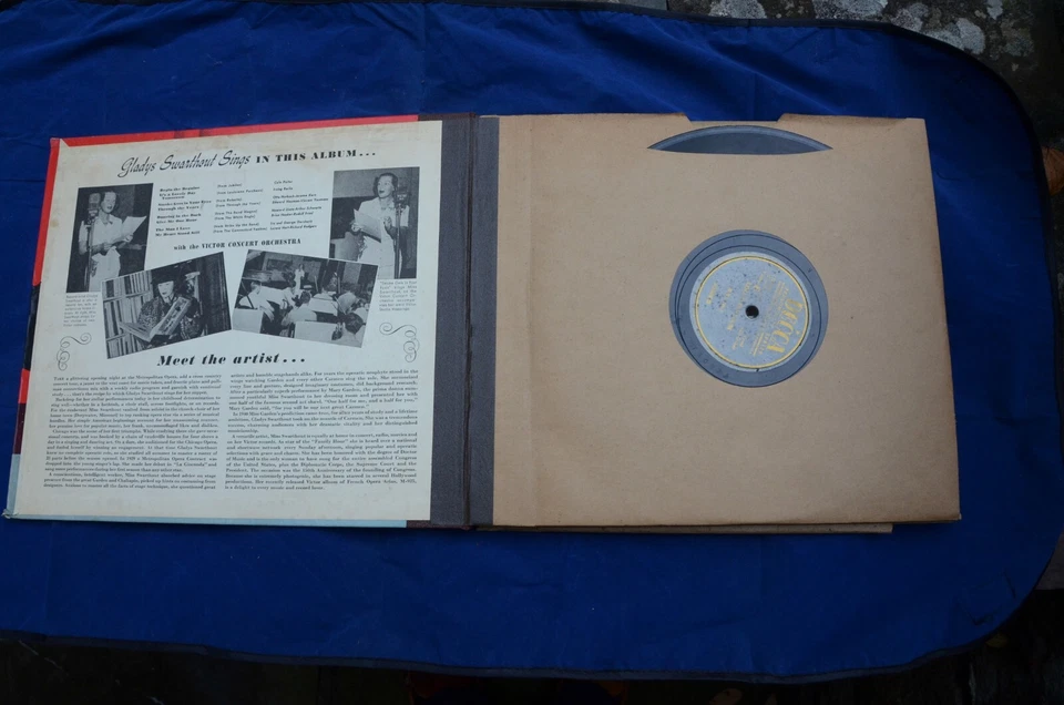 Burl Ives Collection  Album Cover from another artist, cover & 4- 78 rpm (Lot 7) - Image 3 of 4