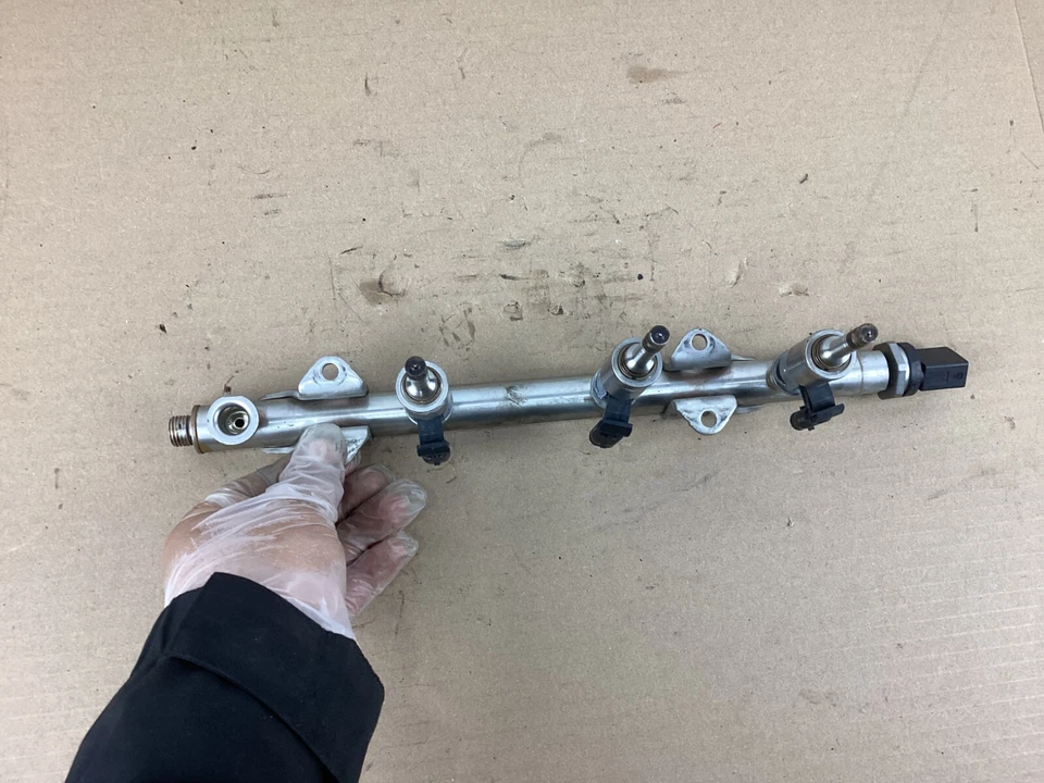 VOLKSWAGEN JETTA 2013-2018 1,4 L L4 motor de gasolina inyector de combustible tubo de riel OEM Foto 3 de 4