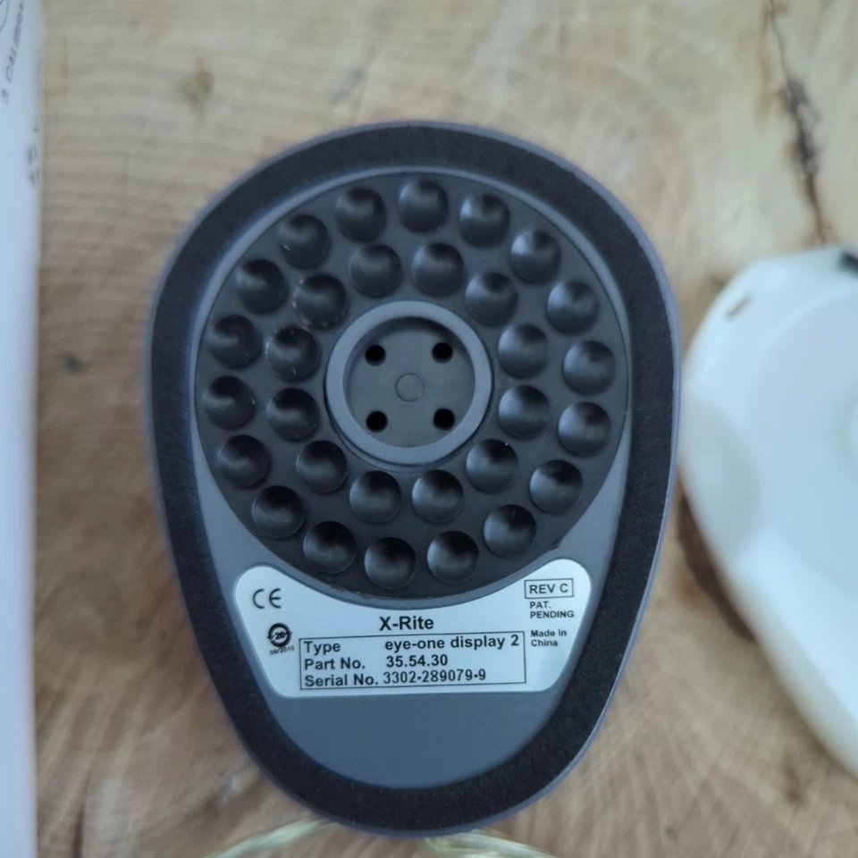 X-Rite i1Display 2 Color Calibrator for LCD, CRT, and Laptop Displays - Image 2 of 4