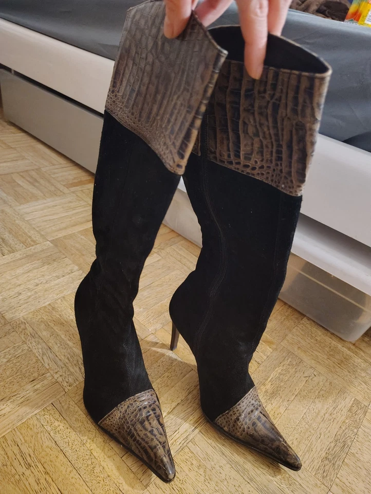 Real Suade Boots Size 6. Very Narrow Calf Circumference Of 13 Inches - Image 4 of 4