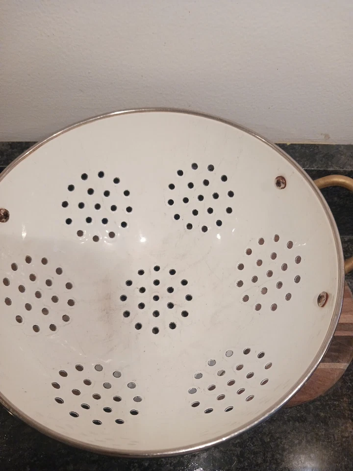 Colador Regency Club 9 pulgadas blanco con asas a base de patrón de frutas Foto 3 de 4