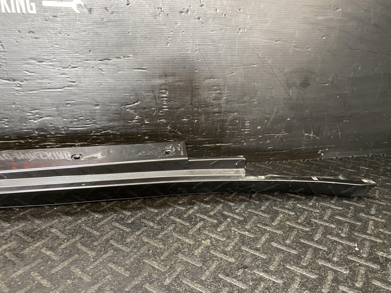 08-10 MASERATI GRANTURISMO PASSENGER RH ROCKER TRIM MOULDING GRAY ID 080093500