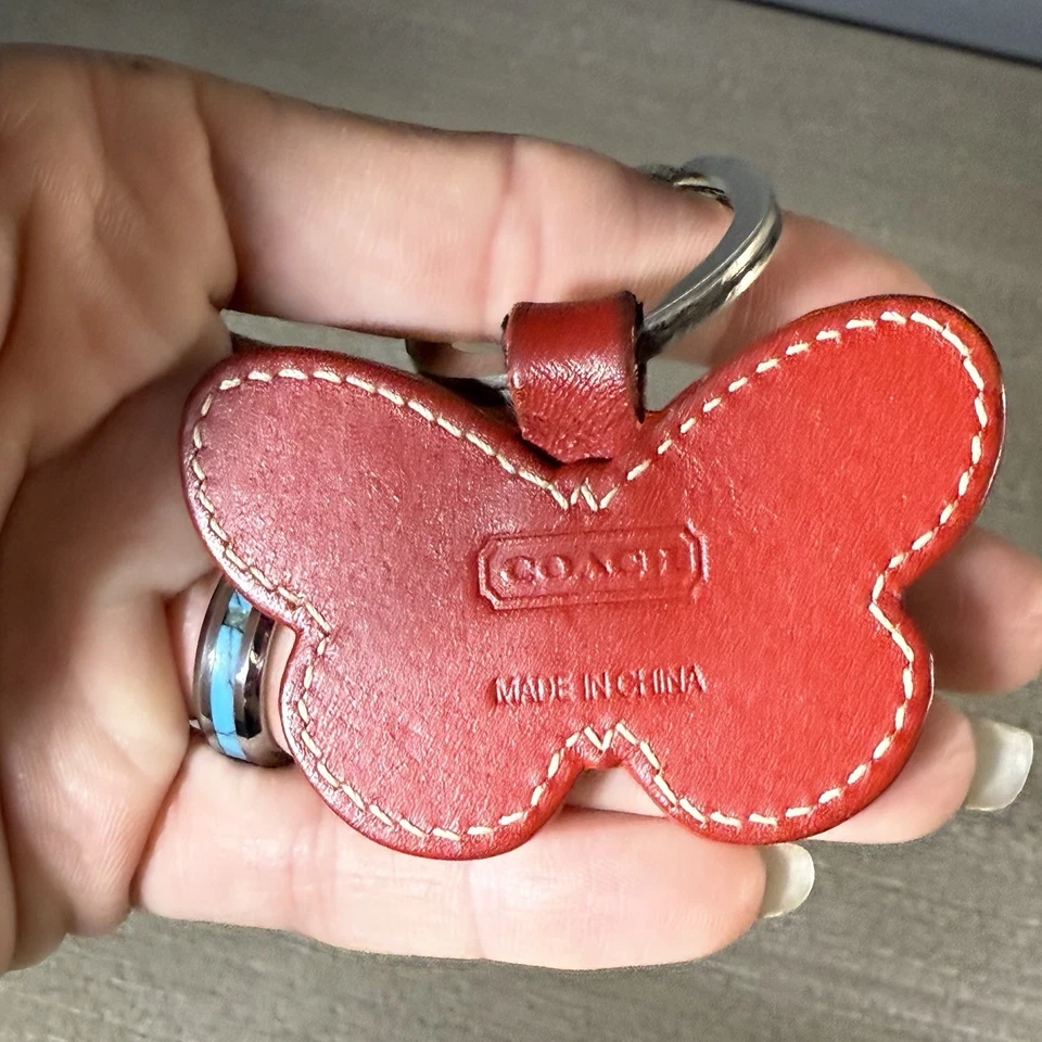 Llavero vintage Coach de cuero rojo mariposa llavero encanto Foto 3 de 4