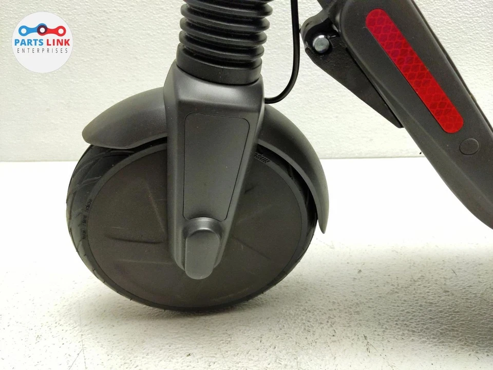 Электрический кикскутер Ninebot Segway ES2 15,5 миль/ч 300 Вт с зарядным устройством б/у - Изображение 4 из 4