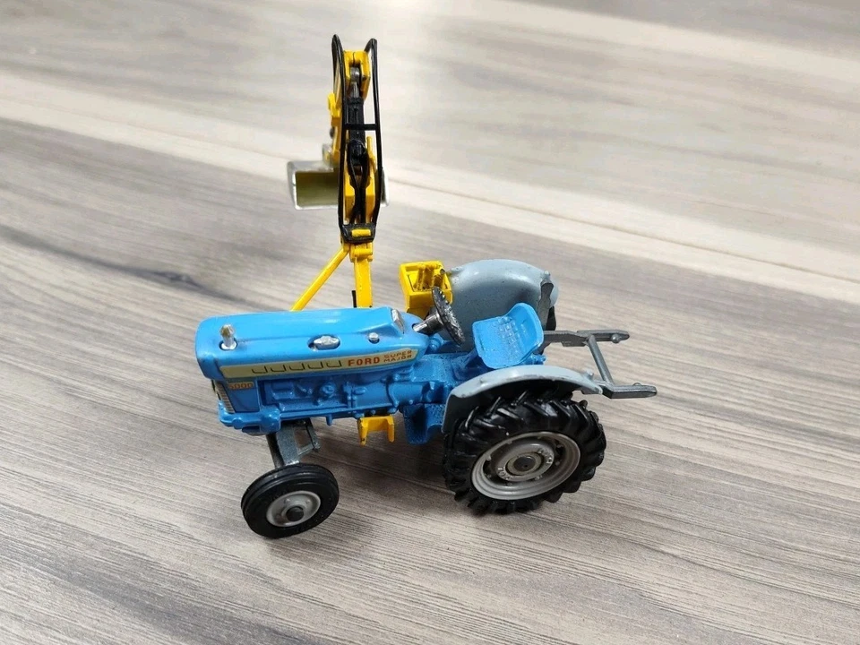 1969 Corgi 74 Diecast 1/43 Ford 5000 Super Major Tractor Hydraulic Scoop - Image 2 of 4