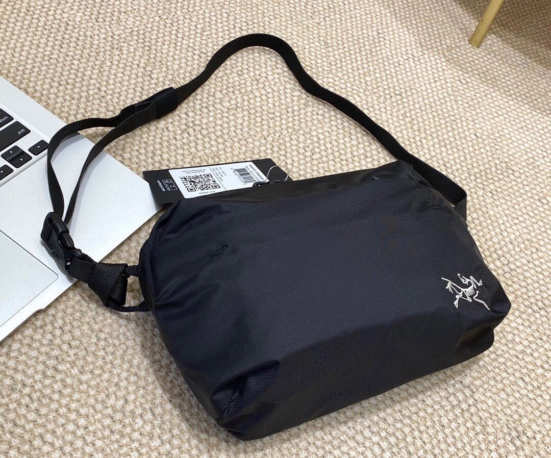 ARC'TERYX vedi descrizione Borsa a tracolla 3 colori ARC’TERYX Heliad 6L ricamo sp