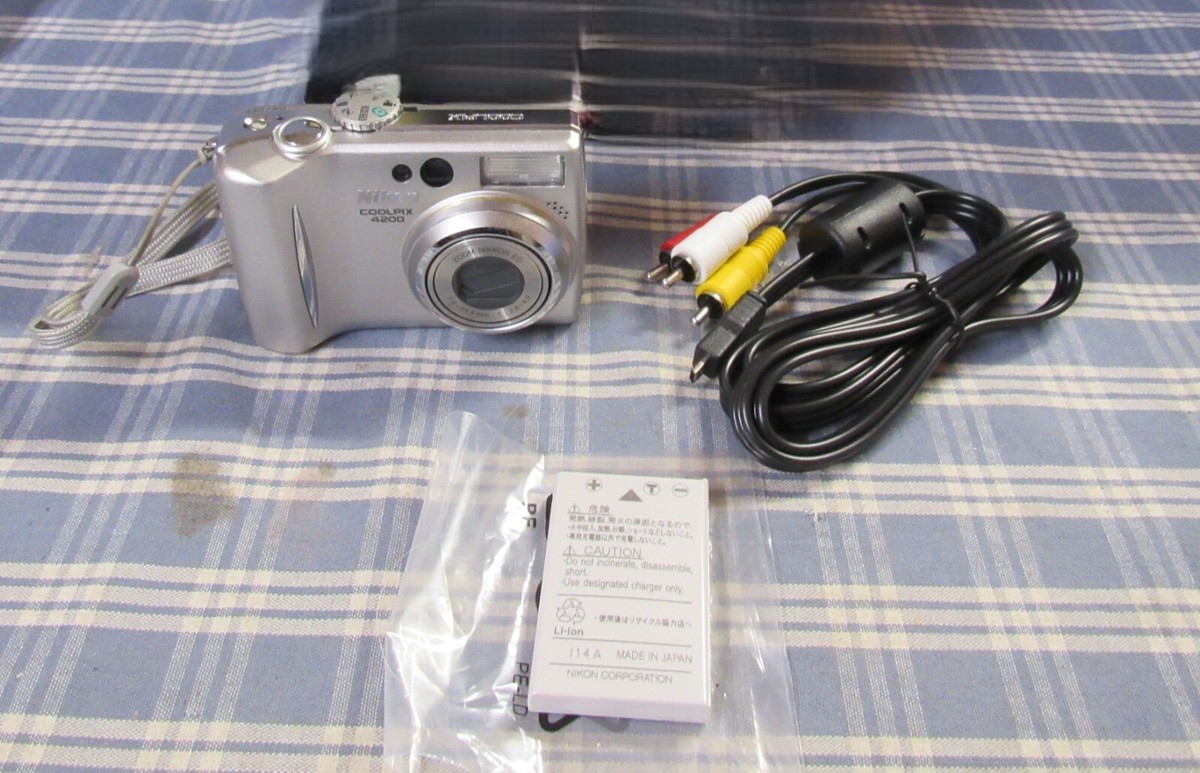 Nikon COOLPIX 4200 4.0MP Digital Camera (Untested No Charger) FAST