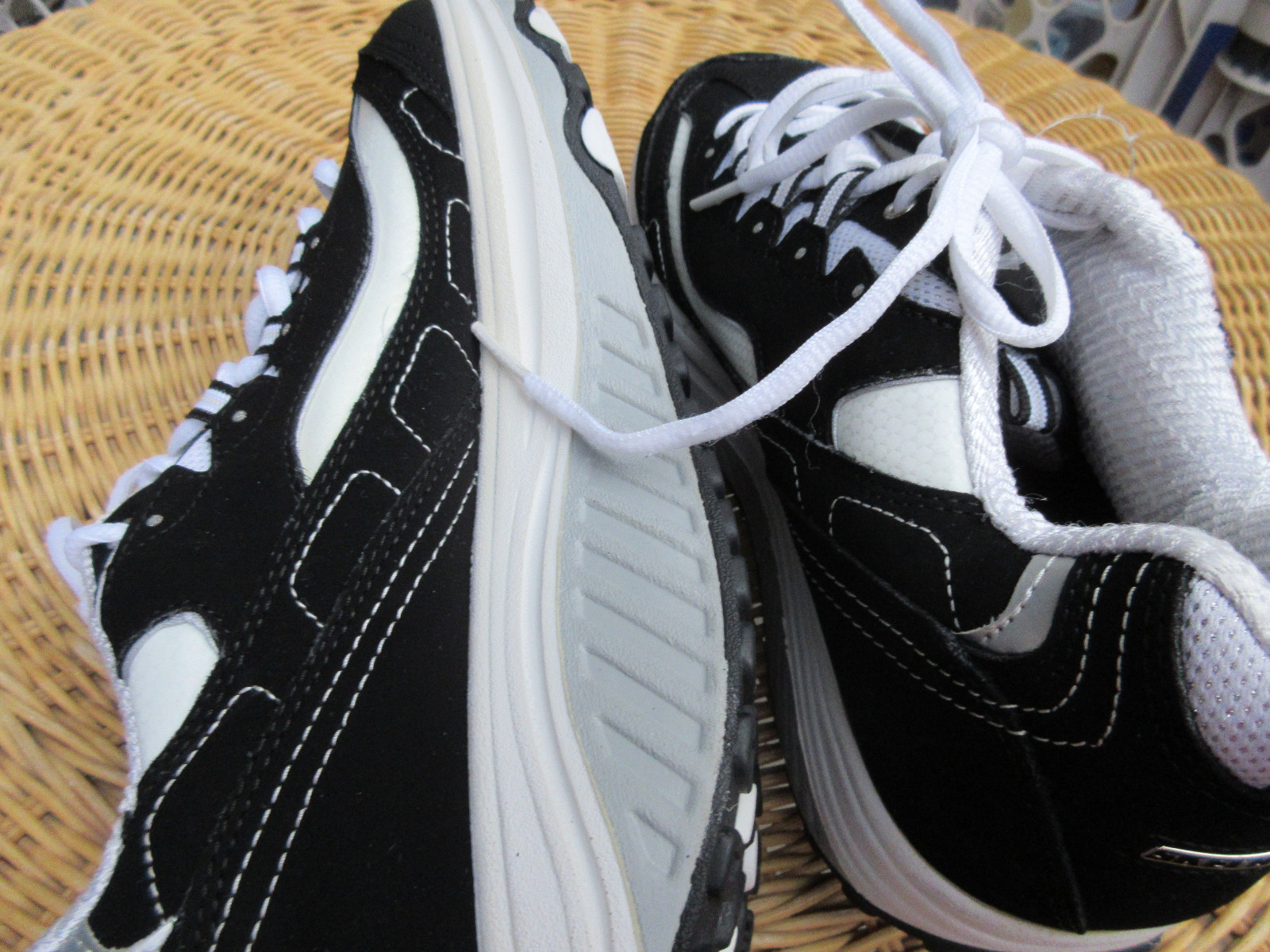 skechers sport shape ups walking sneaker