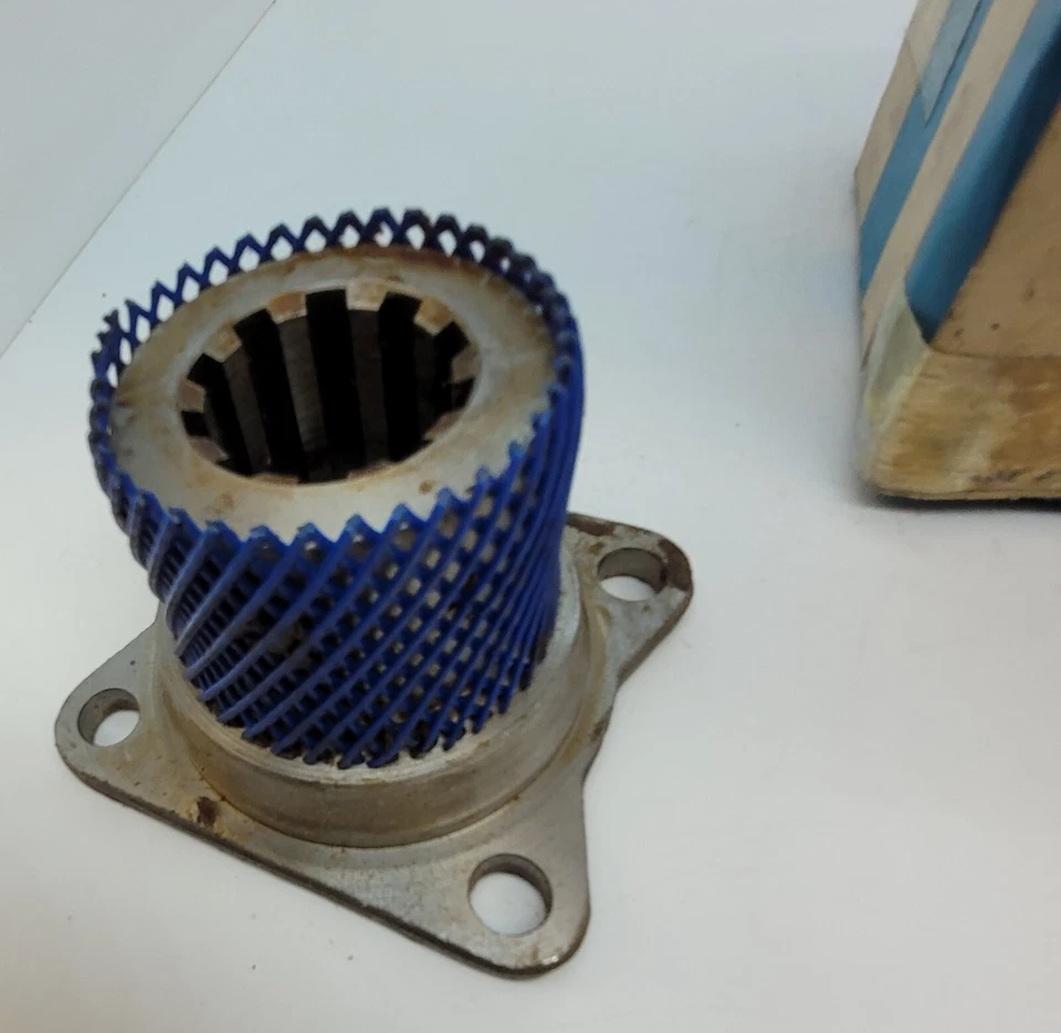 1957 - 1960 道奇卡车 4WD 差速传输箱 U-Joint Flange 582504 NOS。 — 第 3/4 张图片