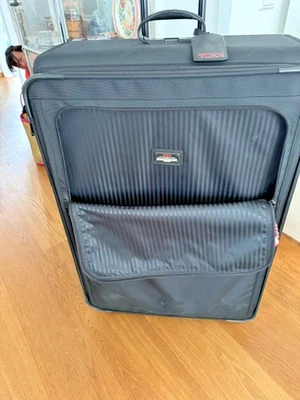 Sehr goßer (!) neuwertiger TUMI-Rollkoffer - Bild 1 von 4