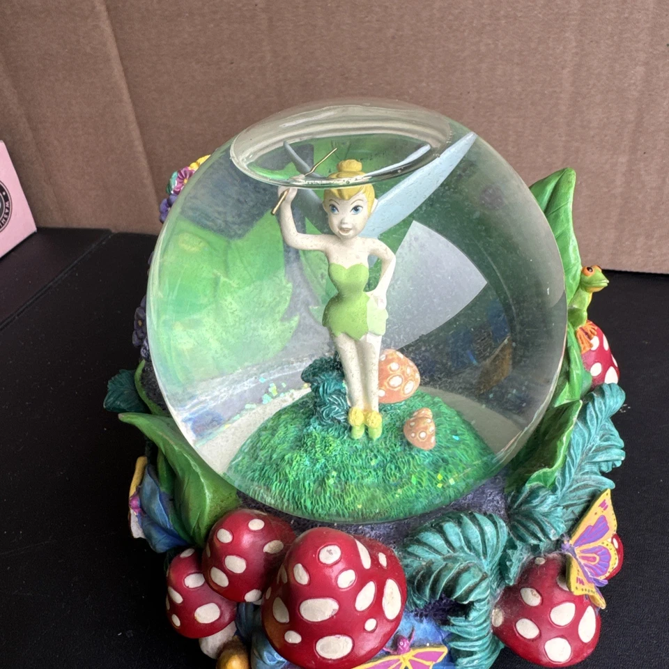 WALT DISNEY SNOWGLOBE Snowdome bola de agua Tinker Bell caja de música Peter pan Fly Foto 2 de 4