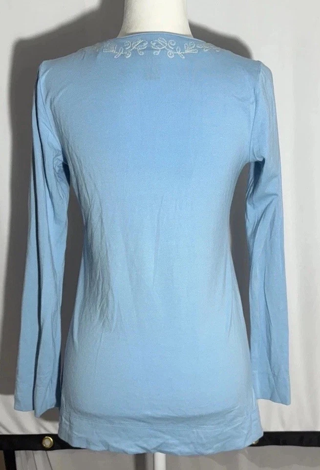 Camiseta Gap Stretch Manga Larga Pequeña Azul Claro Mezcla Algodón Bordada Cuello en V Costa Foto 2 de 4