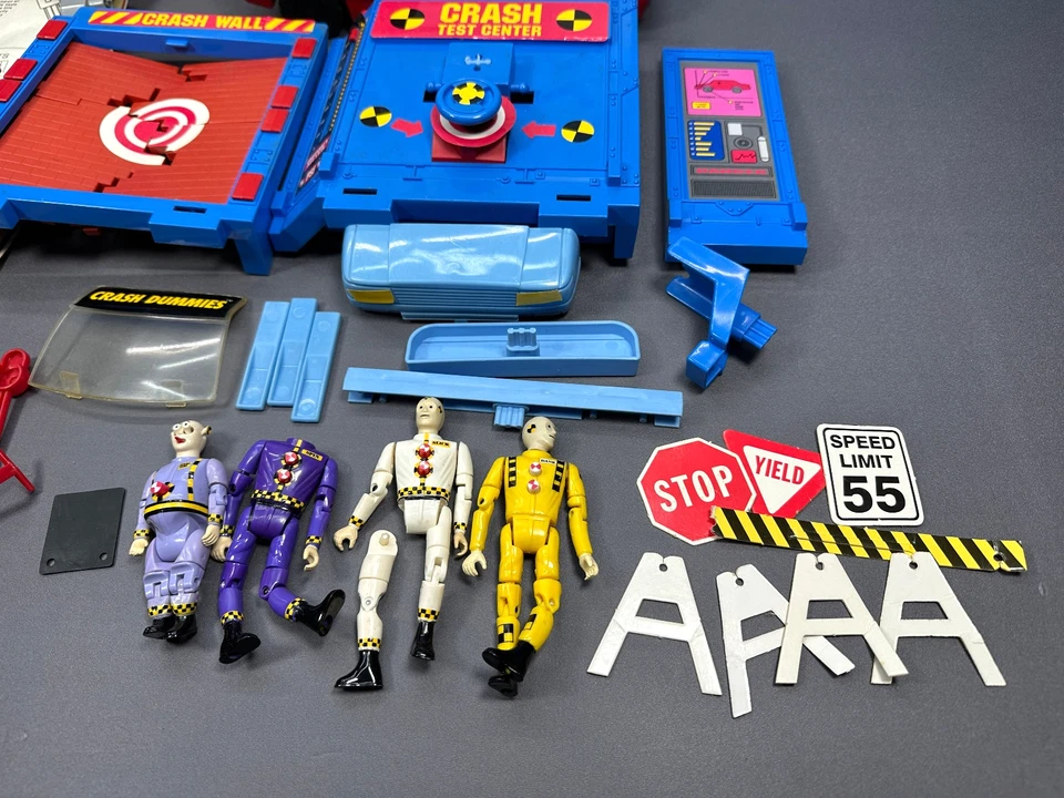 TYCO THE INCREDIBLE CRASH TEST DUMMIES CAR + CRASH TEST CENTER LOT VINTAGE 1991 - Image 3 of 4