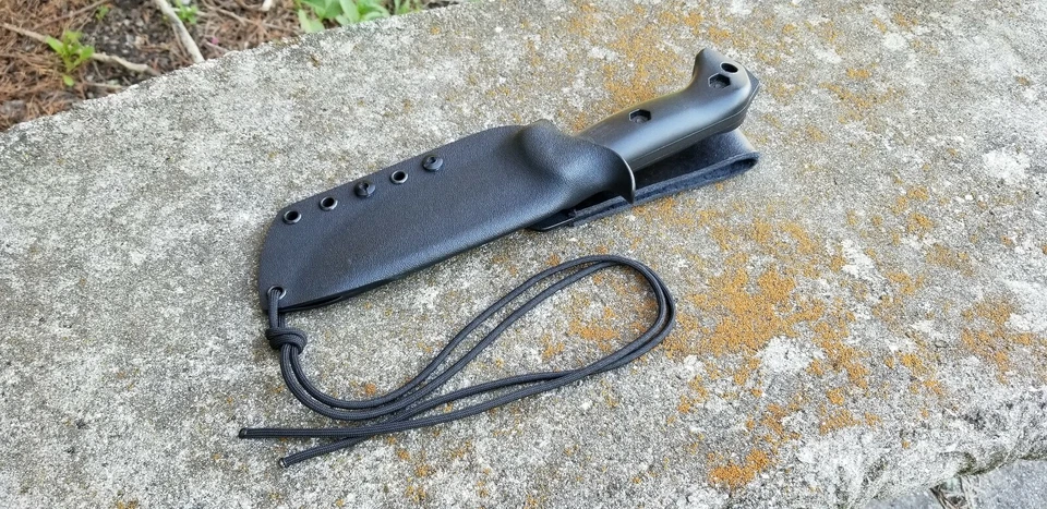 Funda Kydex personalizada para el cuchillo BK2 con accesorio de cinturón de caída de cuero desplazado Foto 2 de 4