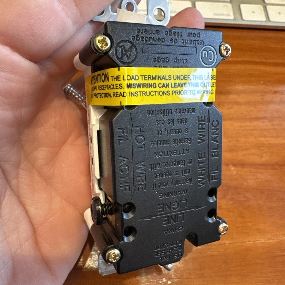 NIB! LEVITON Smartlockpro W7599-TKW 15A-125V For Outdoor Use - Image 3 of 4