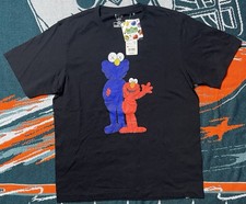 NWT KAWS X UNIQLO X SESAME STREET BFF ELMO BLACK TEE MEN  S SIZE M MEDIUM SS18