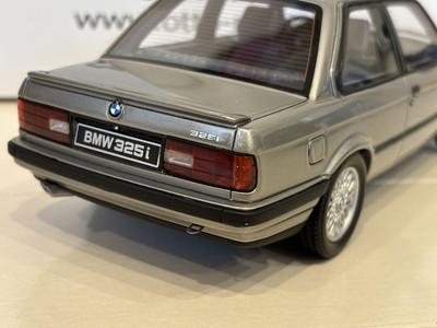 BMW 325i E30 silverミニカー Otto mobile 1/18 1/18 OTTO 1988